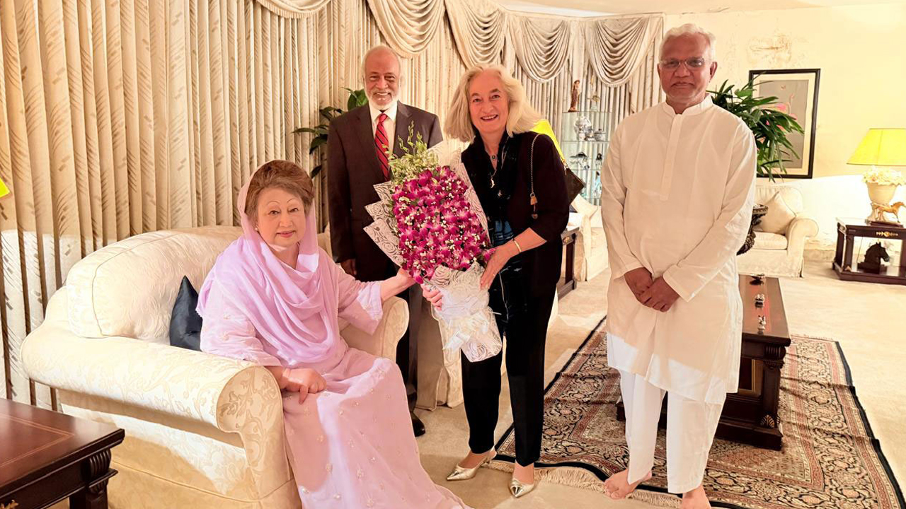 খালেদা জিয়ার সঙ্গে ফরাসি রাষ্ট্রদূতের বিদায়ী সাক্ষাৎ